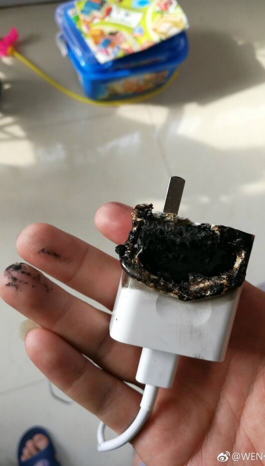 Huawei не берёт ответственность за воспламенение зарядки P10. Huawei не берёт ответственность за воспламенение зарядки P10. Фото.