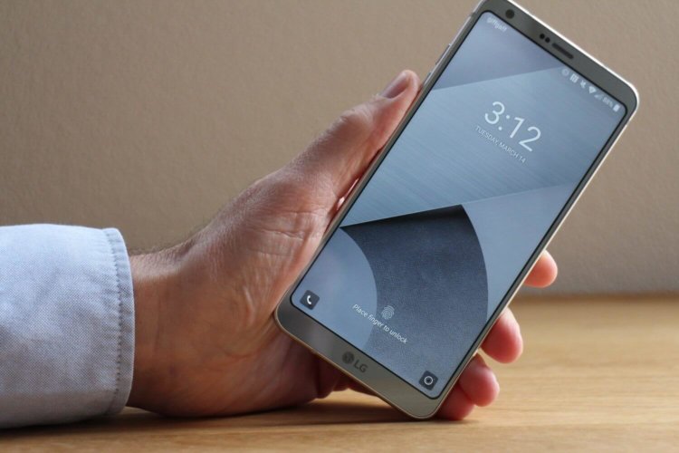 Шесть Android-смартфонов, которые опередили свое время. LG G6. Фото.