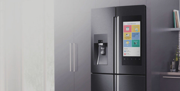 Следующее устройство с поддержкой Bixby – это холодильник. Фото.