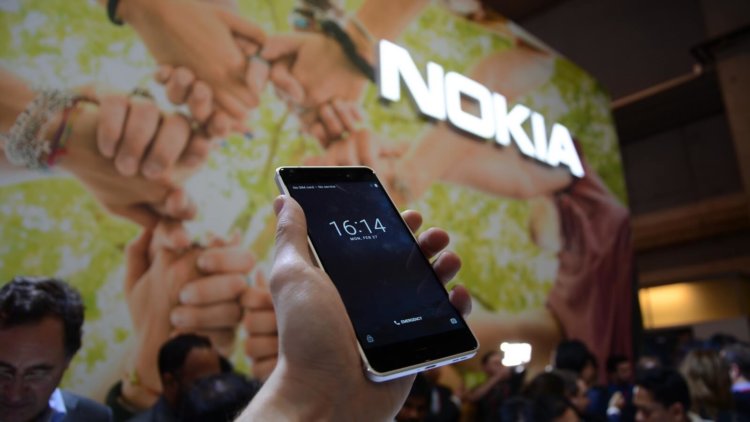Nokia 8 показала безрамочный дисплей и сканер радужки. Фото.