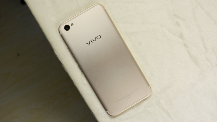Китайская Vivo готовит первый в мире смартфон с дисплейным сканером отпечатков. Фото.