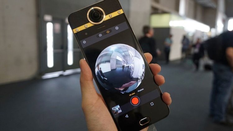 MWC 2017: Тонкий смартфон с 360-градусной камерой — уже реальность. Фото.