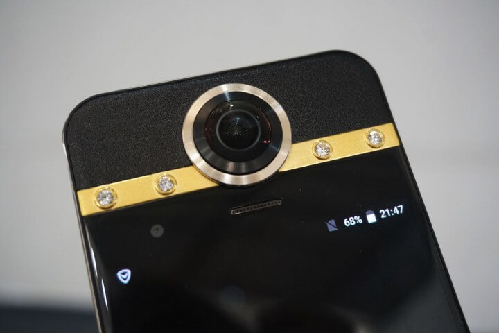 MWC 2017: Тонкий смартфон с 360-градусной камерой — уже реальность. Фото.