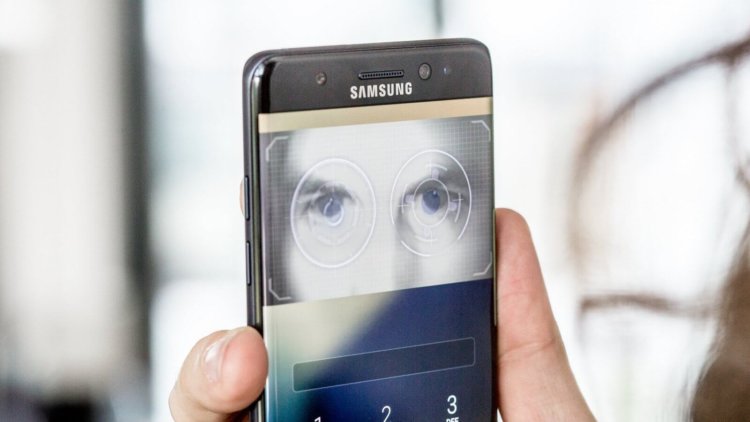 Чем чревато использование сканера радужки в Galaxy S8? Фото.