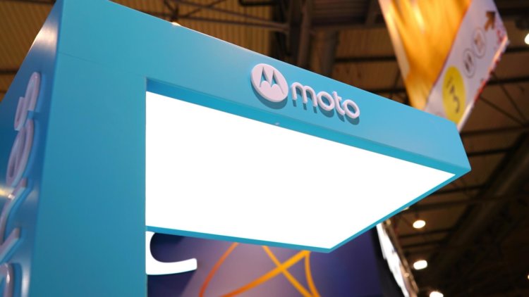 Motorola официально вернулась на российский рынок. Фото.