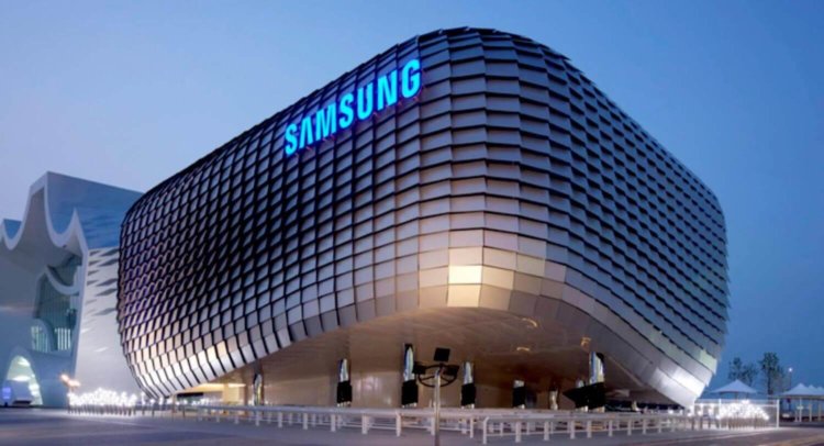 Работника Samsung арестовали за кражу 8474 смартфонов. Фото.