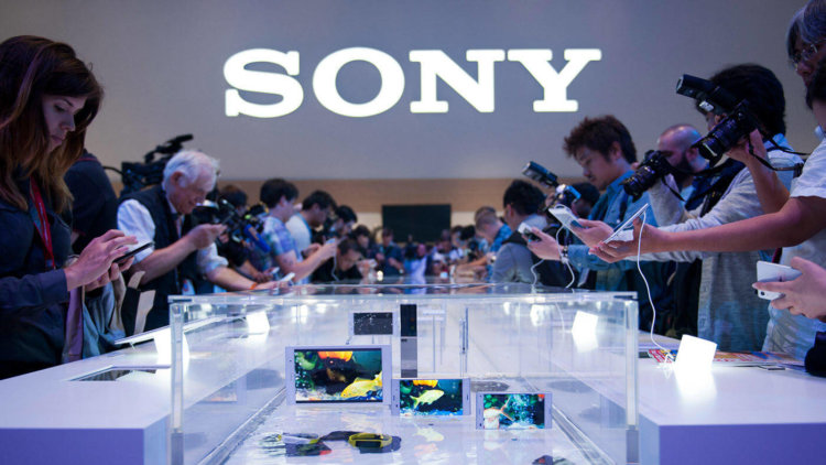 Основные характеристики Sony Xperia XZ1. Фото.