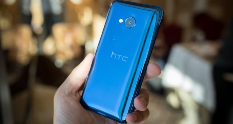 HTC готовит упрощенную версию U11. Фото.