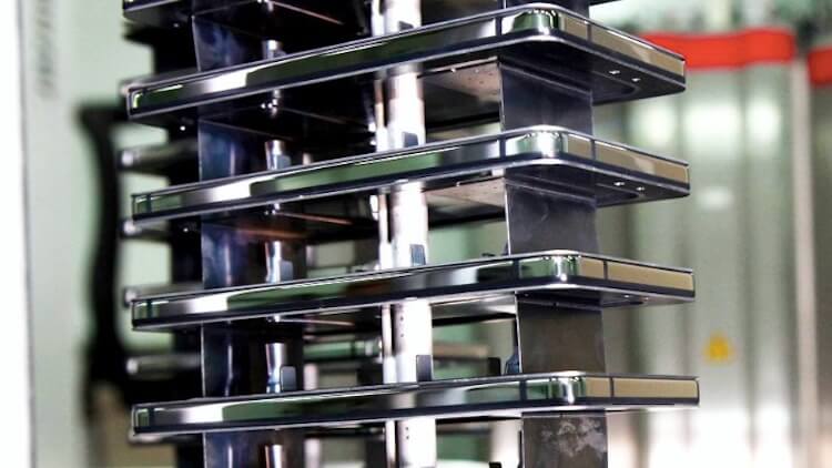 Энди Рубин показал массовое производство Essential Phone.. Фото.