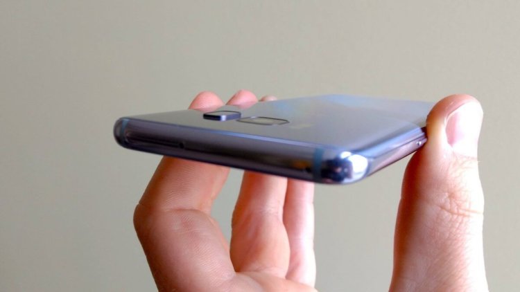 Владелец Galaxy S8 исправил проблему со сканером отпечатков. Фото.