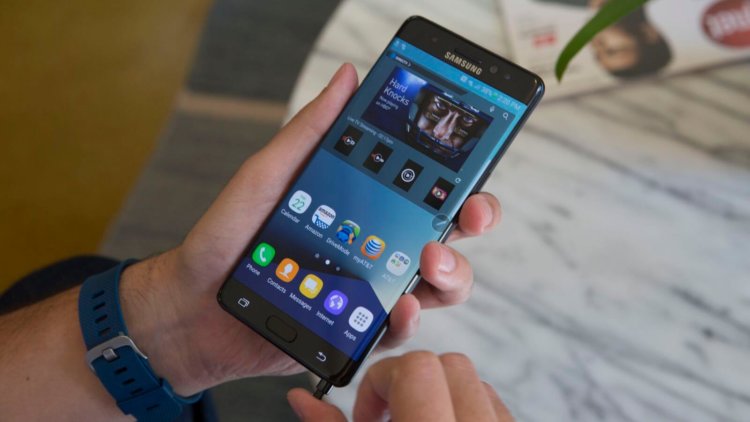 Samsung запатентовала смартфон со встроенным алкотестером. Фото.