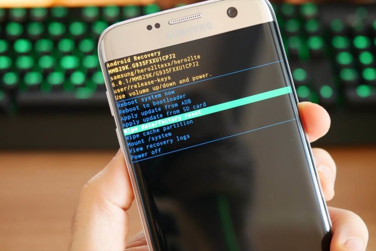 В меню восстановления Android ожидается появление поддержки сенсорного экрана. Фото.