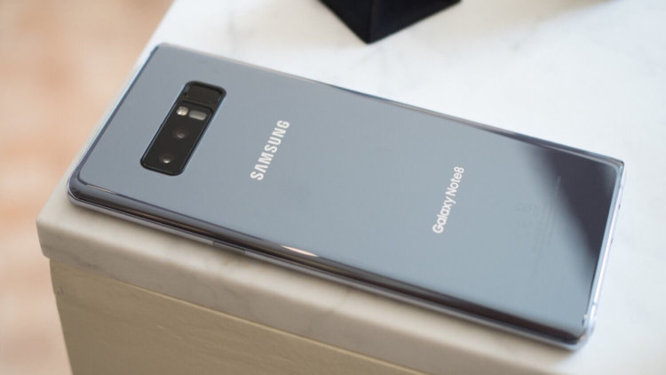 Глава Samsung рассказал о причинах уменьшения батареи в Galaxy Note 8. Фото.