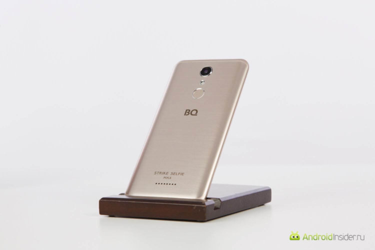 Видеообзор: BQ Strike Selfie Max — селфифон за 10 000 рублей. Фото.
