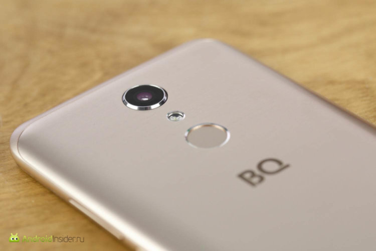 Видеообзор: BQ Strike Selfie Max — селфифон за 10 000 рублей. Фото.