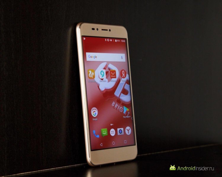 Видеообзор: BQ Strike Selfie Max — селфифон за 10 000 рублей. Фото.