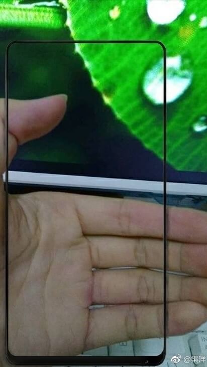 Xiaomi Mi MIX 2 показал тонкие рамки. Фото.