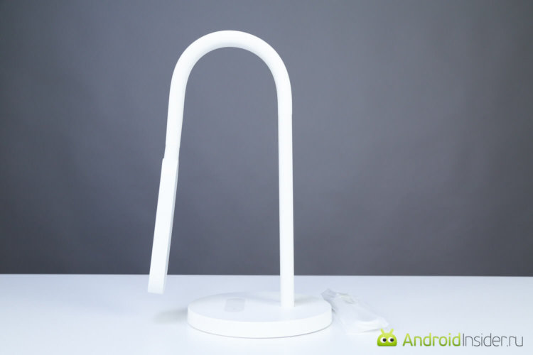 Заряжай ее полностью: настольная лампа Xiaomi Yeelight Table Lamp. Фото.