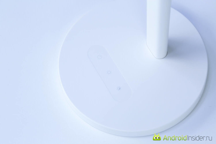 Заряжай ее полностью: настольная лампа Xiaomi Yeelight Table Lamp. Фото.
