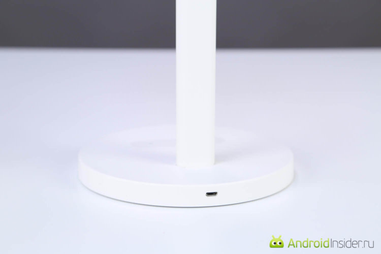 Заряжай ее полностью: настольная лампа Xiaomi Yeelight Table Lamp. Фото.