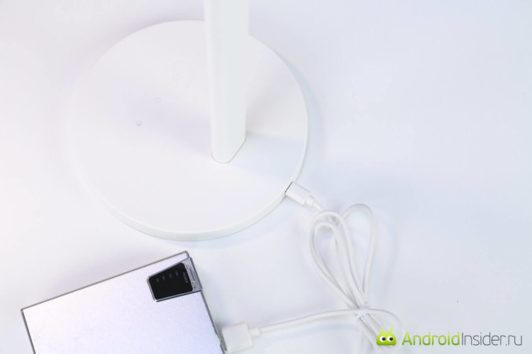 Заряжай ее полностью: настольная лампа Xiaomi Yeelight Table Lamp. Фото.