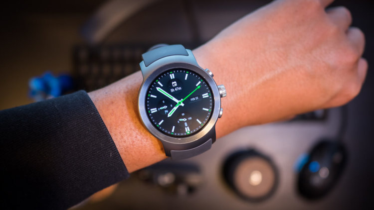 Google ускорит обновление умных часов на Android Wear. Фото.
