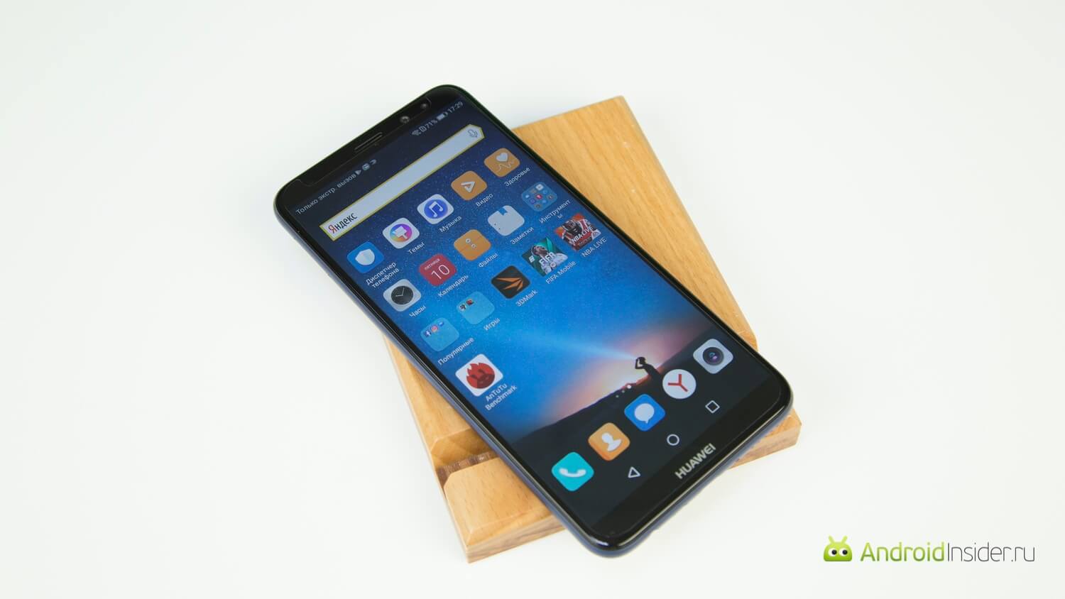 Видеообзор: Huawei Nova 2i — на пути к Nova 3. Пока Android 7. Фото.