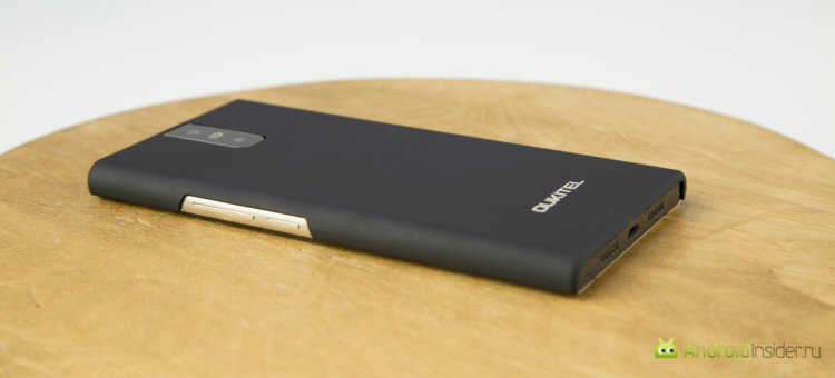 Видеообзор: OUKITEL K3 — большой аккумулятор в большом корпусе. Аккумулятор. Видеообзор: OUKITEL K3 — большой аккумулятор в большом корпусе. Аккумулятор. Фото.