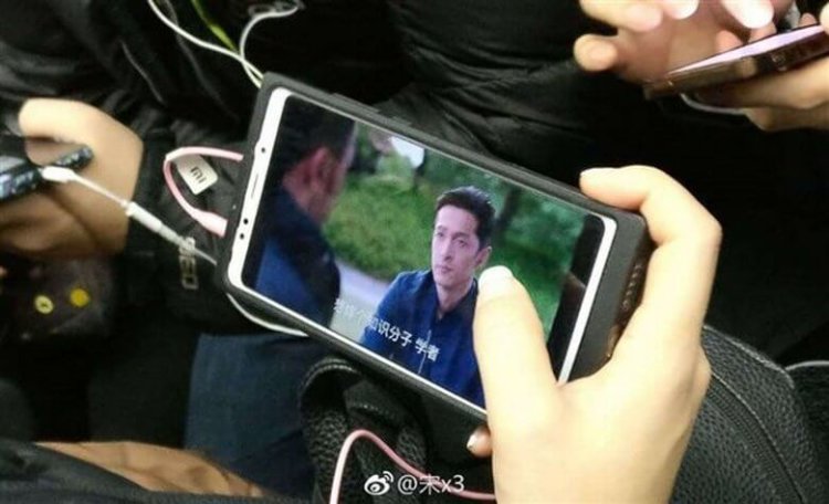 Xiaomi R — новая линейка безрамочных смартфонов? Фото.