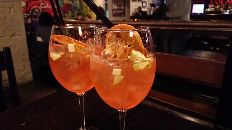 Видеообзор: Sony Xperia XZ1 — почти как Premium, но чуть-чуть попроще. Самая быстрая камера. Видеообзор: Sony Xperia XZ1 — почти как Premium, но чуть-чуть попроще. Самая быстрая камера. Фото.