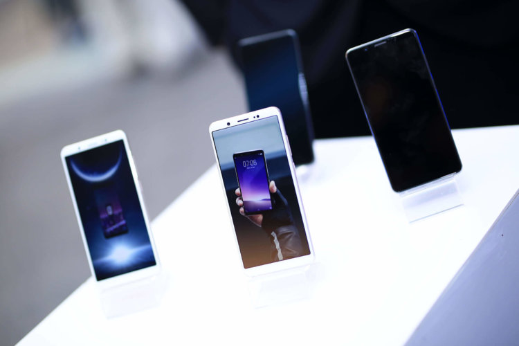 Vivo начала официально продавать свои смартфоны в России. Vivo начала официально продавать свои смартфоны в России. Фото.