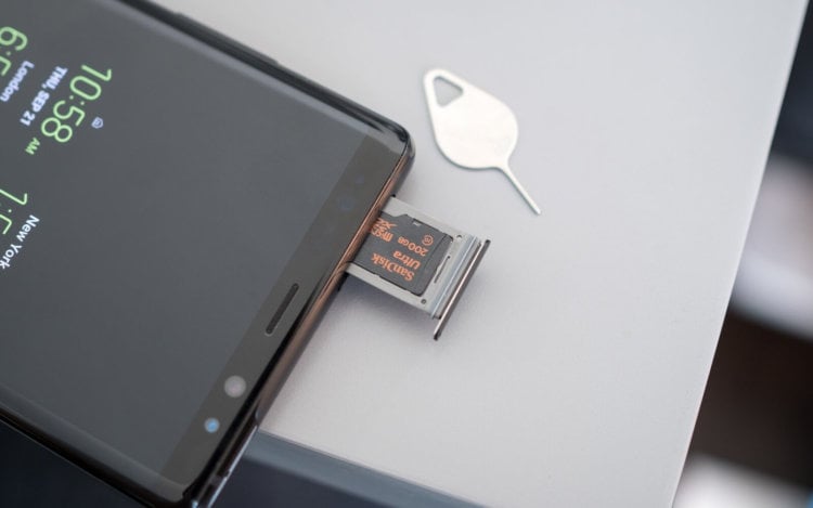 Galaxy S9 может лишиться слота MicroSD, получив 512 ГБ памяти. Фото.