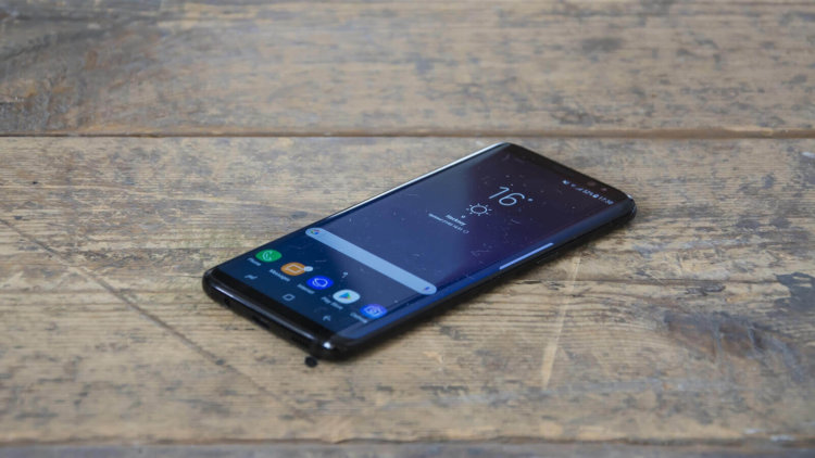 Одни из самых ожидаемых смартфонов Samsung представят в январе. Фото.