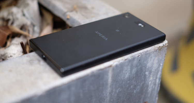Sony Xperia XZ2 на рендере показал практически полное отсутствие рамок. Фото.
