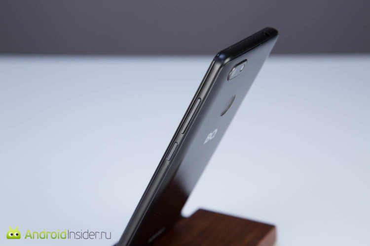 Распознавание лица за 8000 рублей: обзор смартфона BQ Advance. А с виду как? Фото.