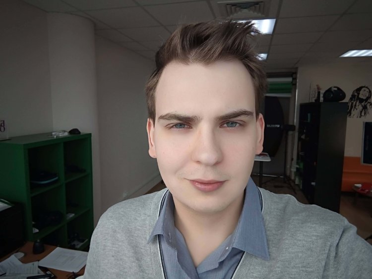 Распознавание лица за 8000 рублей: обзор смартфона BQ Advance. О камерах. Фото.