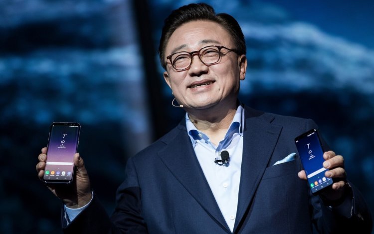 Samsung: складной Galaxy X будет безупречным смартфоном. Фото.