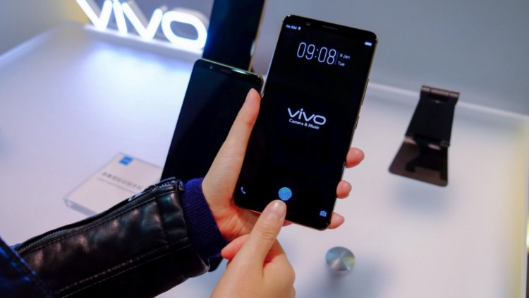 Сканер отпечатков в дисплее от Vivo работает не хуже Touch ID. Фото.