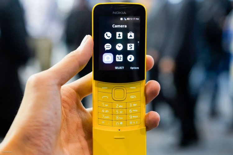 Nokia 8110 заслуживает вашего внимания. Фото.