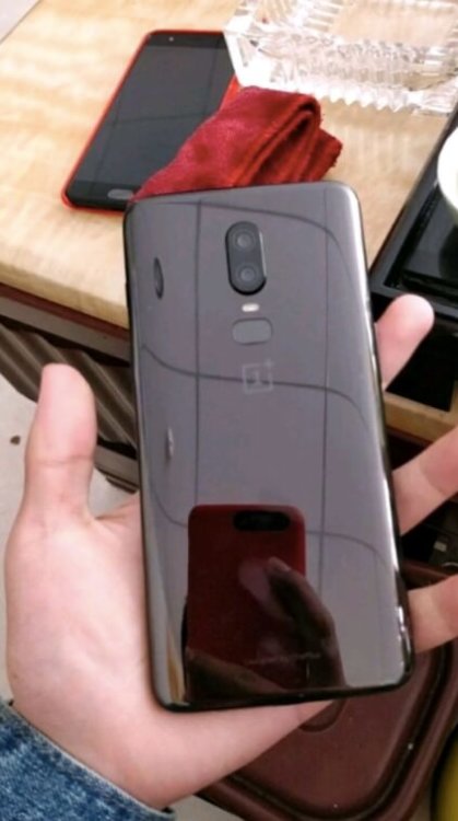 В Сети появились снимки возможного прототипа OnePlus 6. Фото.