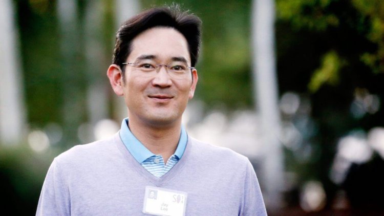 Вице-президента Samsung освободили из тюрьмы. Фото.