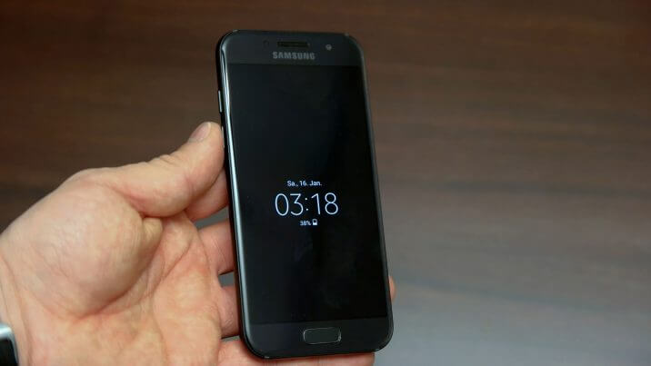 Самые компактные смартфоны (февраль 2018). Samsung Galaxy A3. Фото.