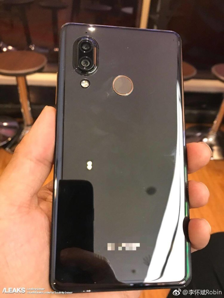 «Notch again!»: Sharp Aquos S3 на «живом» фото. «Notch again!»: Sharp Aquos S3 на «живом» фото. Фото.