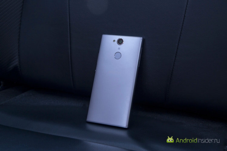 Видеообзор: Sony XA2 — достойный член своего семейства. Батарея. Видеообзор: Sony XA2 — достойный член своего семейства. Батарея. Фото.