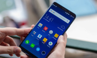 Это клон Galaxy S9 за 20 000 рублей. И он хорош. Фото.