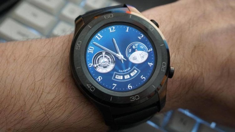 Huawei Watch 2 (2018) — старые дизайн и характеристики с поддержкой eSIM. Фото.