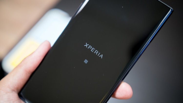 Sony объявила российские цены на Xperia XZ2 и XZ2 Compact. Фото.