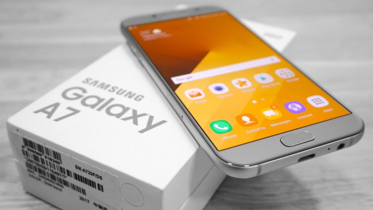 Samsung начала обновление Galaxy A7 (2017) до Android Oreo. Фото.
