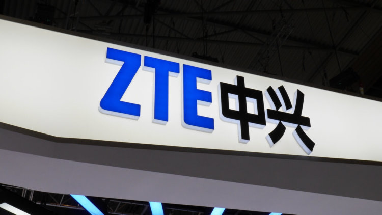 ZTE сворачивает продажи фирменных смартфонов. Фото.