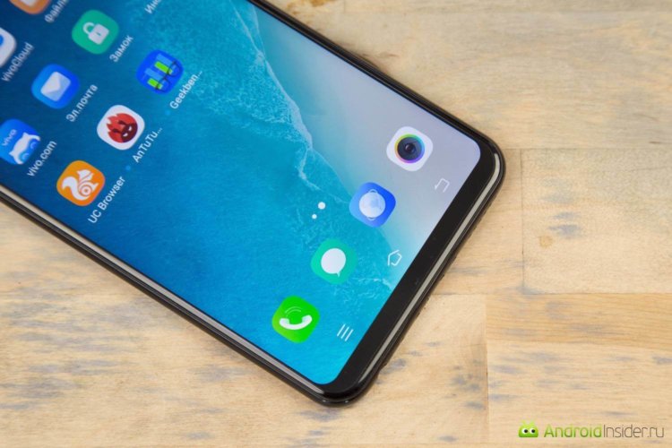 Vivo V9 — еще один смартфон в популярном сегменте. Фото.